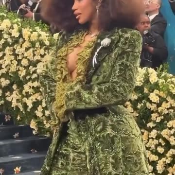 Met Gala NYC Cardi B With the Green Suit Effect!