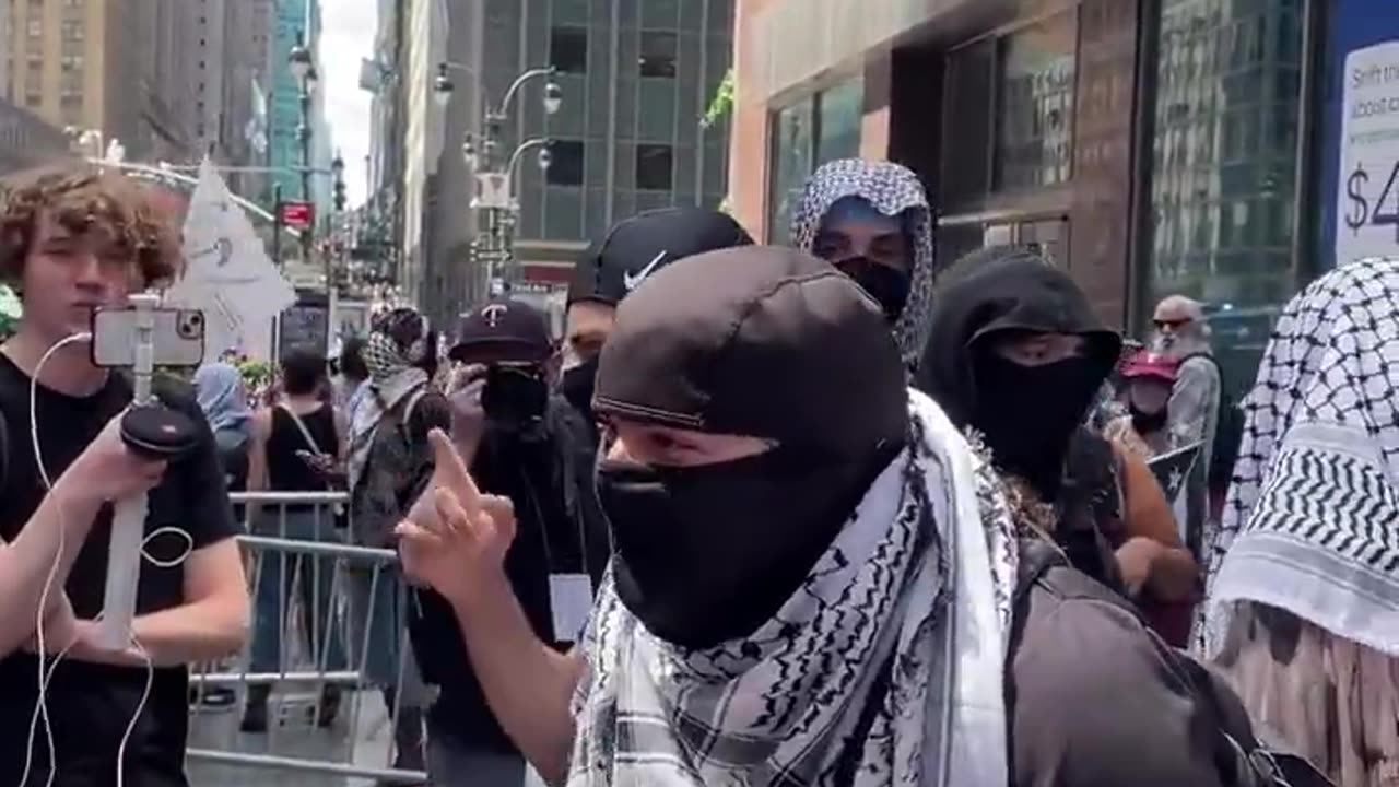 AMERICA, WAKE UP! You have radical Islamists walking in your streets.