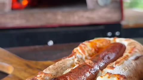 Sausage bread with refreshing toppings