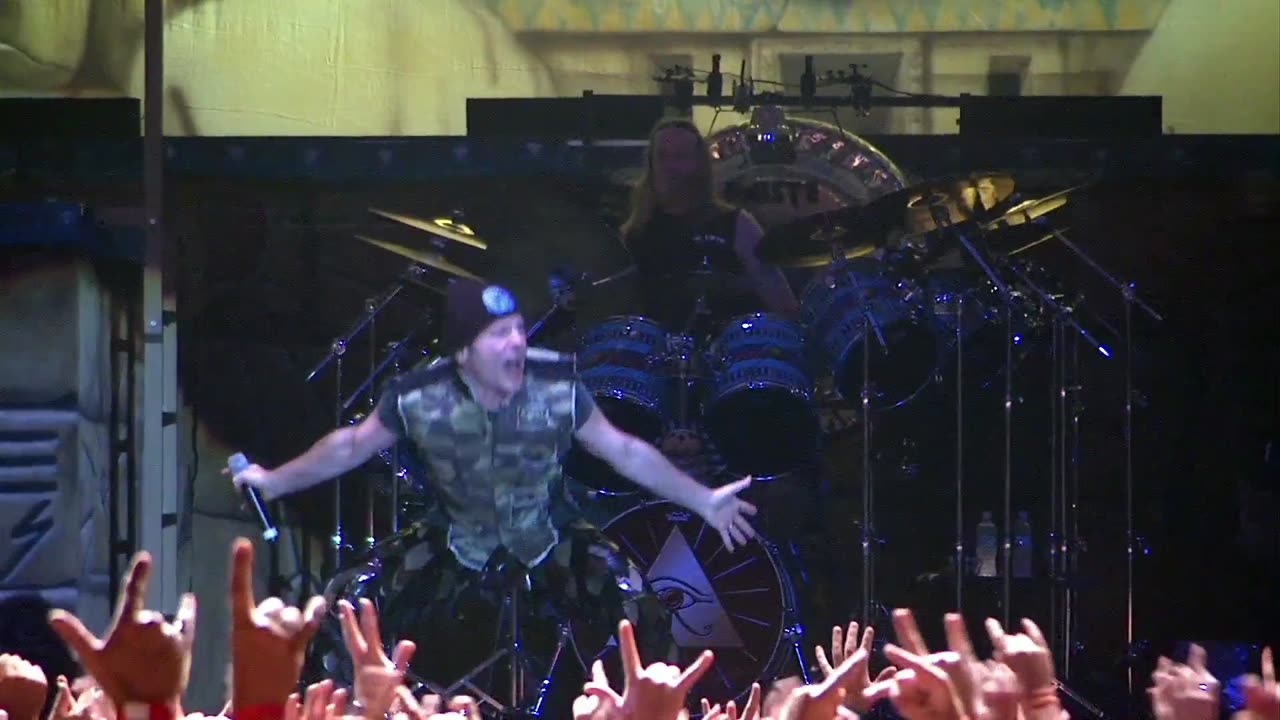 2 Minutes to Midnight - Iron Maiden (live)