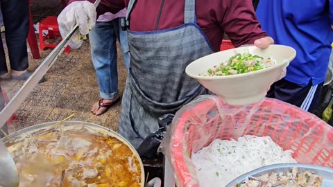 Vietnamese street food (part 1) - Beef noodle soup