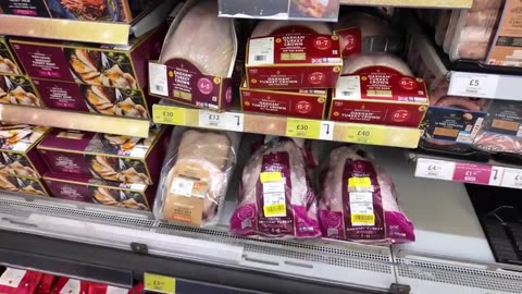 Christmas At The Laziest Food Shop In The UK - Hannah Ricketts (480p, h264)