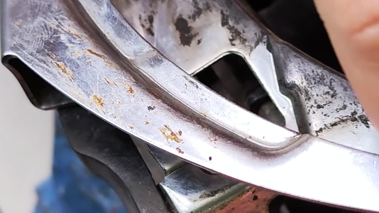 How to fix a loose front derailleur on a bicycle