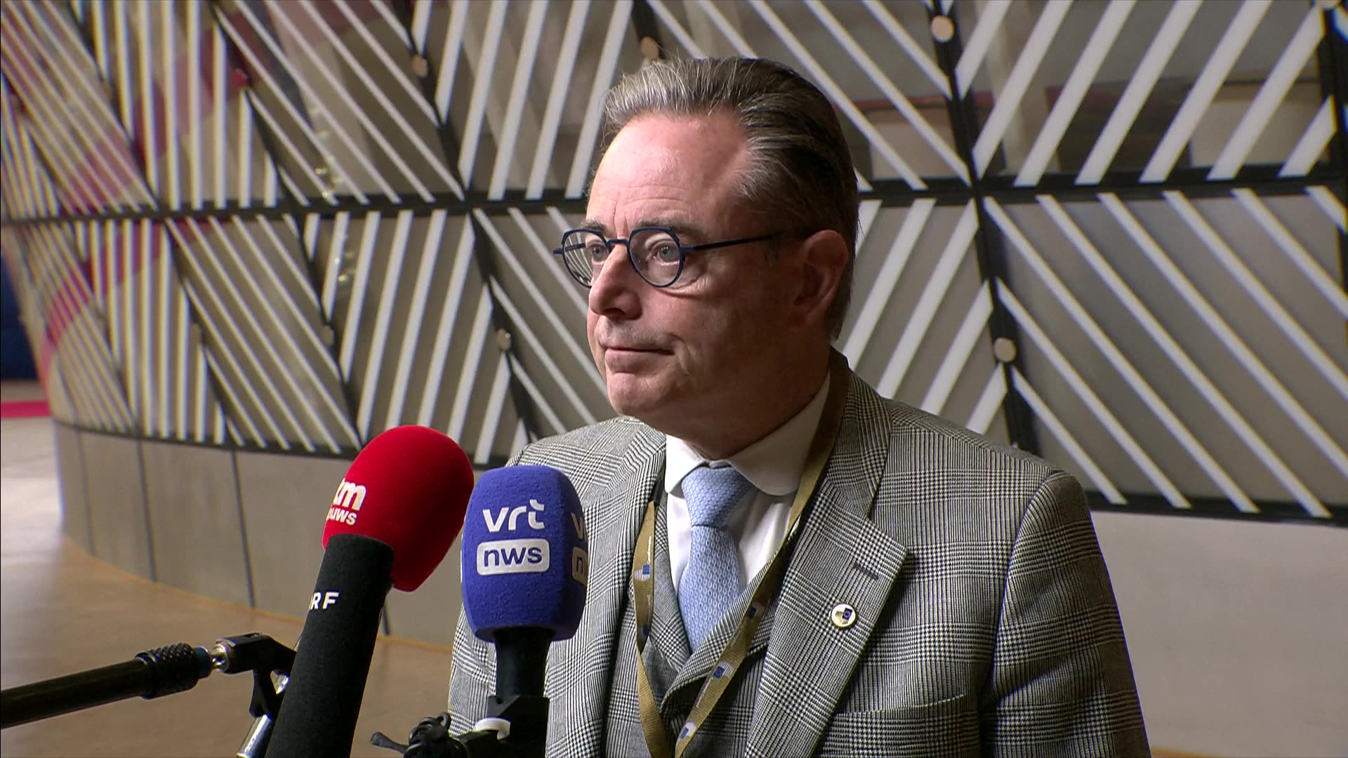 Belgium Blocks €140B Ukraine Loan: Legal Risks & EU Tensions Explained | Europe Politics | AT World