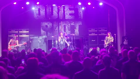 Quiet riot ( live)