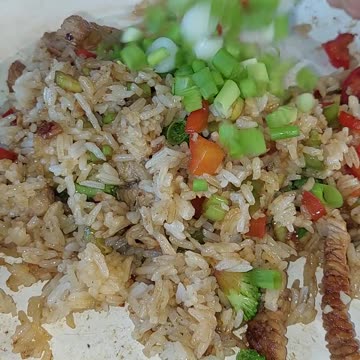The ULTIMATE Spicy Chicken Fried Rice! ✨🌶️🐷🍚🥬🥕🧅🍳 #3ThreeEggs #3eggs #friedrice #cooking