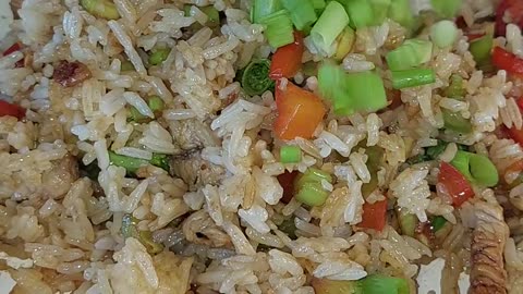 The ULTIMATE Spicy Chicken Fried Rice! ✨🌶️🐷🍚🥬🥕🧅🍳 #3ThreeEggs #3eggs #friedrice #cooking