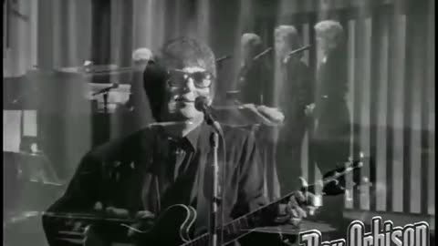 Roy Orbison - Blue Bayou from Black and White Night
