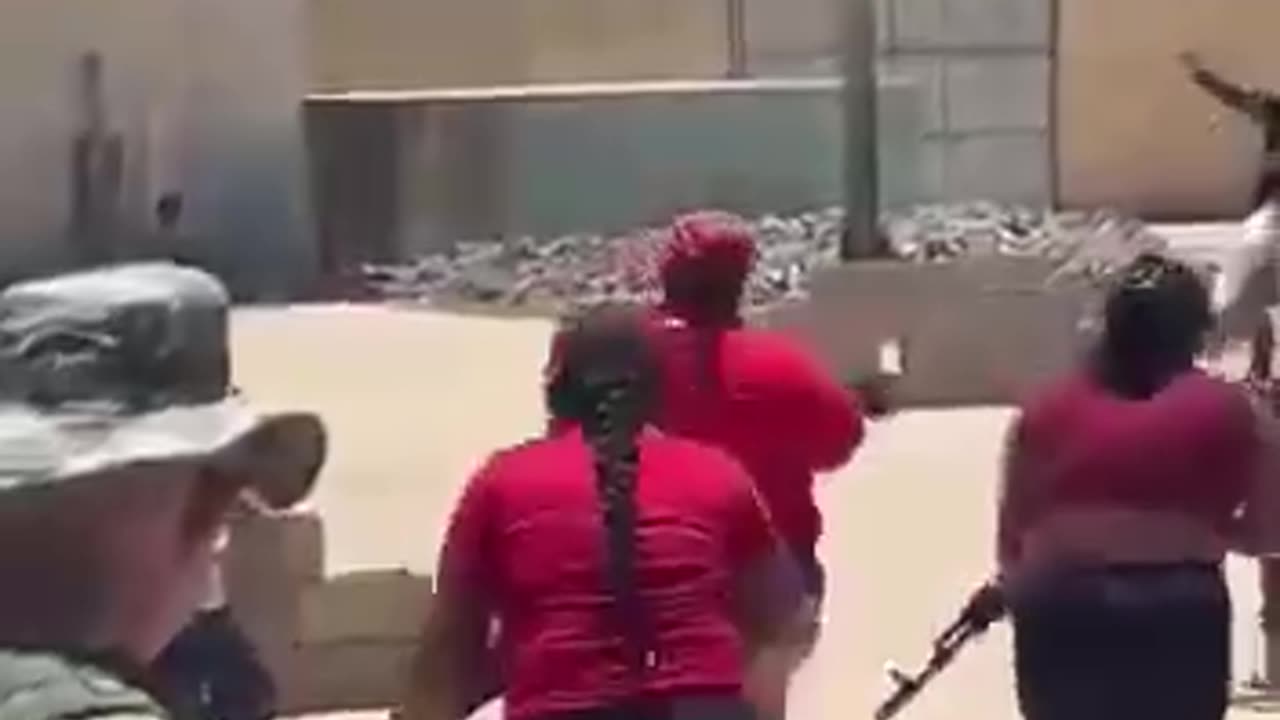 Venezuelan Military Giving Emergency Training to Civilians Incase of Full-Scale US Invasion