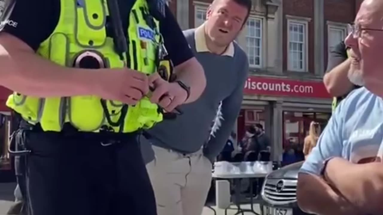 UNITED KINGDOM 🇬🇧 Another example of a broken and criminal Police FORCE (Force = Unlawful Coercion)