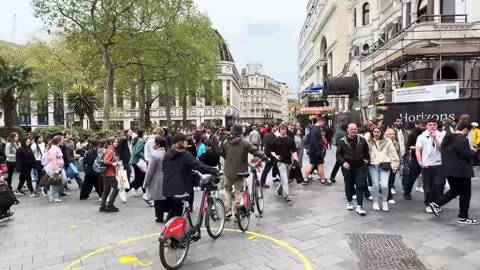 London City Walk | Virtual Walking Tour in 4K HDR