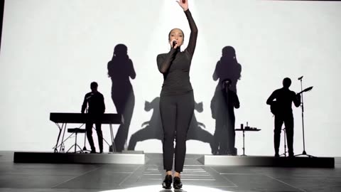 Love Is Found - Sade (live)