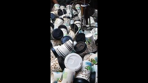 Lucky cup claw machine