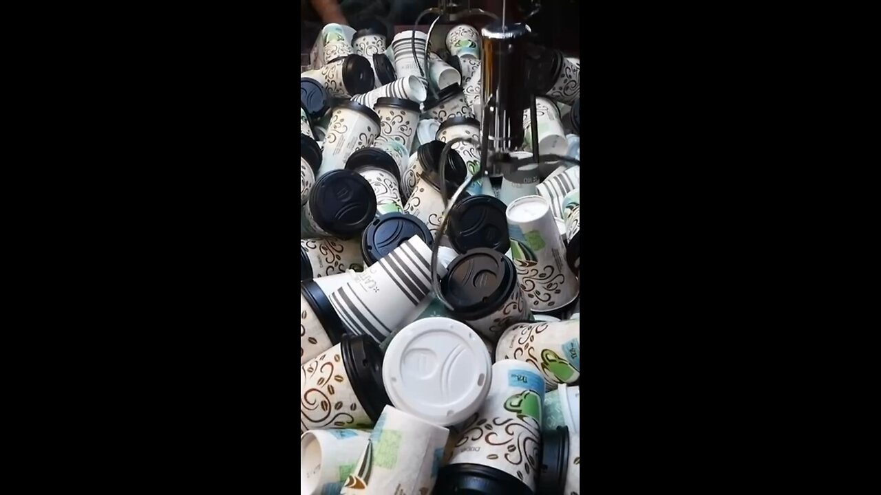 Lucky cup claw machine