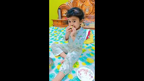 meri pyari beti.. Mango khane ke baad 😂😂