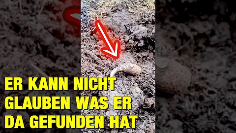 Alternativforscher mit Metalldetektor findet etwas Außergewöhnliches