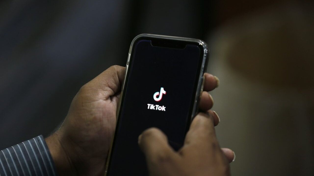 Florida Ditches Cell Phones…Boosts Brains…Classroom Ban Proves Kids Learn Better Without Temptations