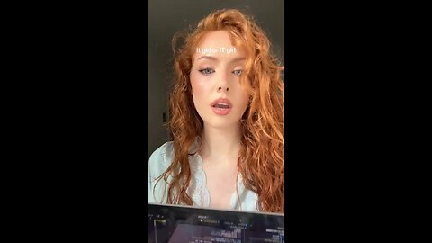 it girl or IT girl (1)