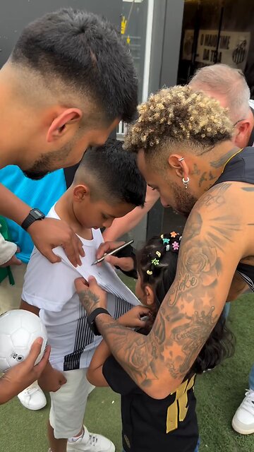 Robin mia'S Family Neymar J R Autographs #aakbor #mrakbor #iamaakbor #viral #reels #short #shorts