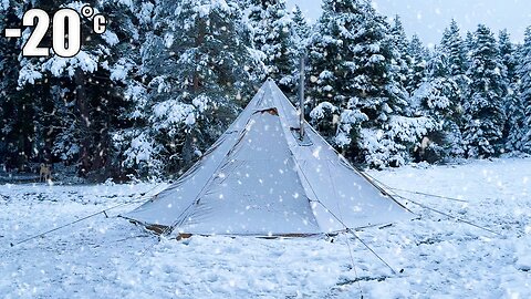 [-20°C] Surviving a Night in the Freezing Cold! - Winter Camping in Heavy Snowfall Snow Camping