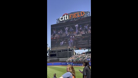 New York Mets vs Chicago Cubs starting lineup takes field 5/11/25