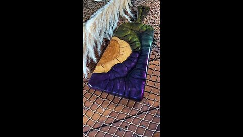 ColorShift Olive Wood Grazing Board – A Dazzling Table Upgrade!✨