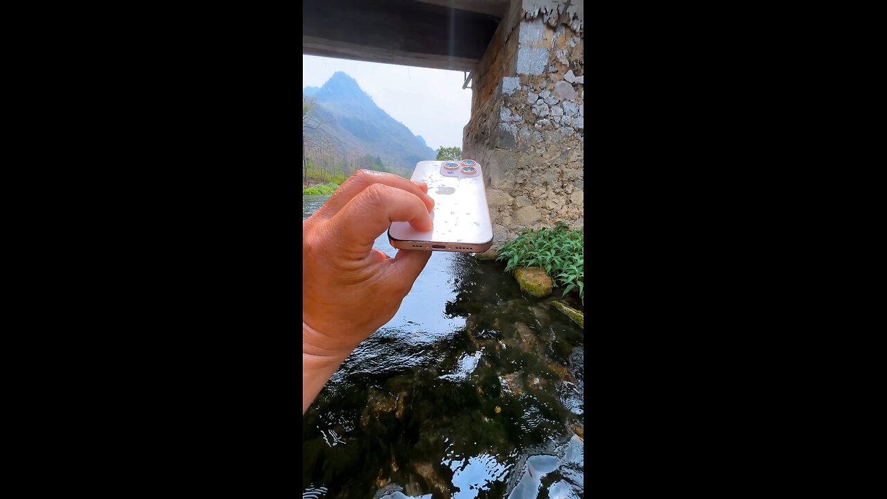 Iphone camera Testing under child water