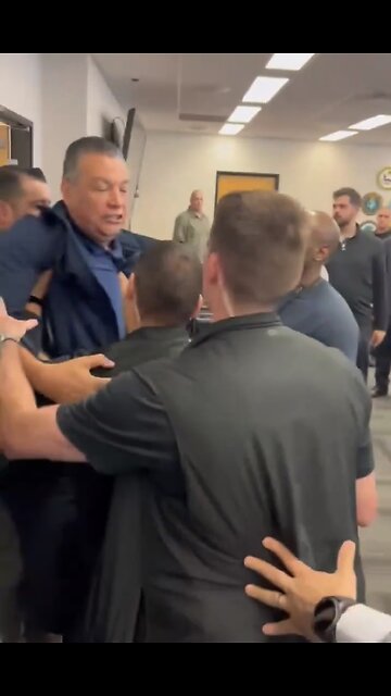 CALIFORNIA SENATOR ARRESTED👮‍♂️👱‍♂️🕵️‍♂️📸AT DHS NEWS CONFERENCE IN LOS ANGELES🎬🎤👱‍♀️💫