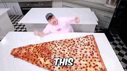 🍕 I Ate The World’s Largest Slice Of Pizza!