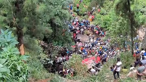 Passenger bus skids of a cliff in Sri Lanka, killing of 21 people and injuring 35