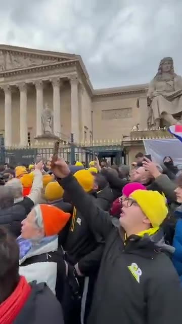 French President Emanuel Macron Hides in a Bunker!