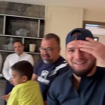 Islam Makhachev Has Khabib Stressed About His Hairline