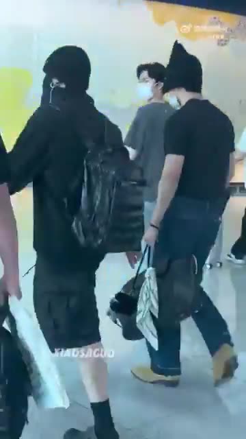 bts v kim taehyung kpop airport
