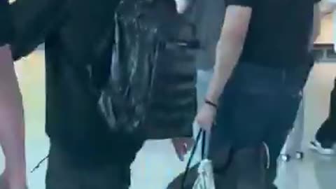 bts v kim taehyung kpop airport