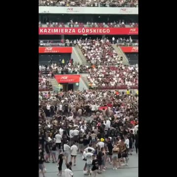 Banderas kickt out of Poland