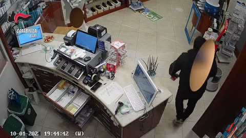 Rapina in una farmacia di Monopoli (Bari): arrestato un fasanese