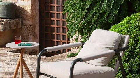 🍀Family brunch tastes better under the trees. 🛋