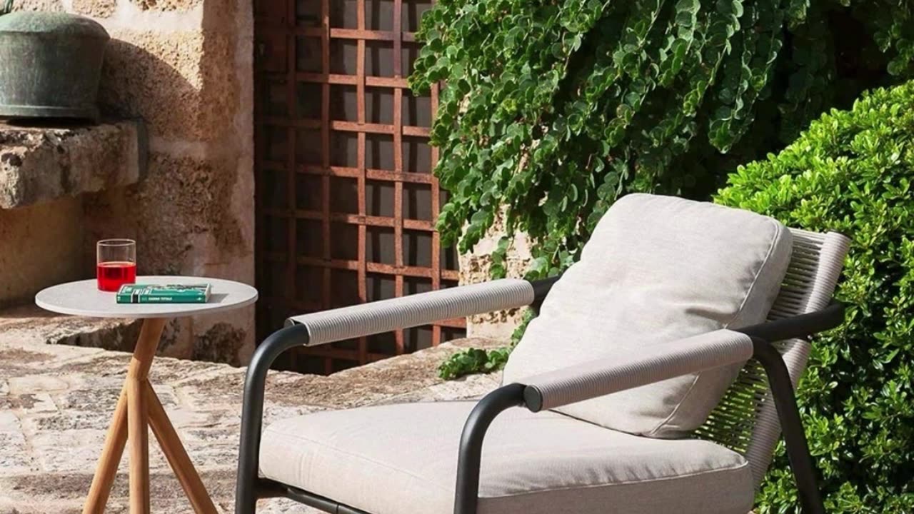 🍀Family brunch tastes better under the trees. 🛋