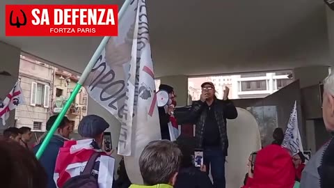 Valter di SaDefenza alla manifestazione per l’autodeterminazione contro il colonialismo