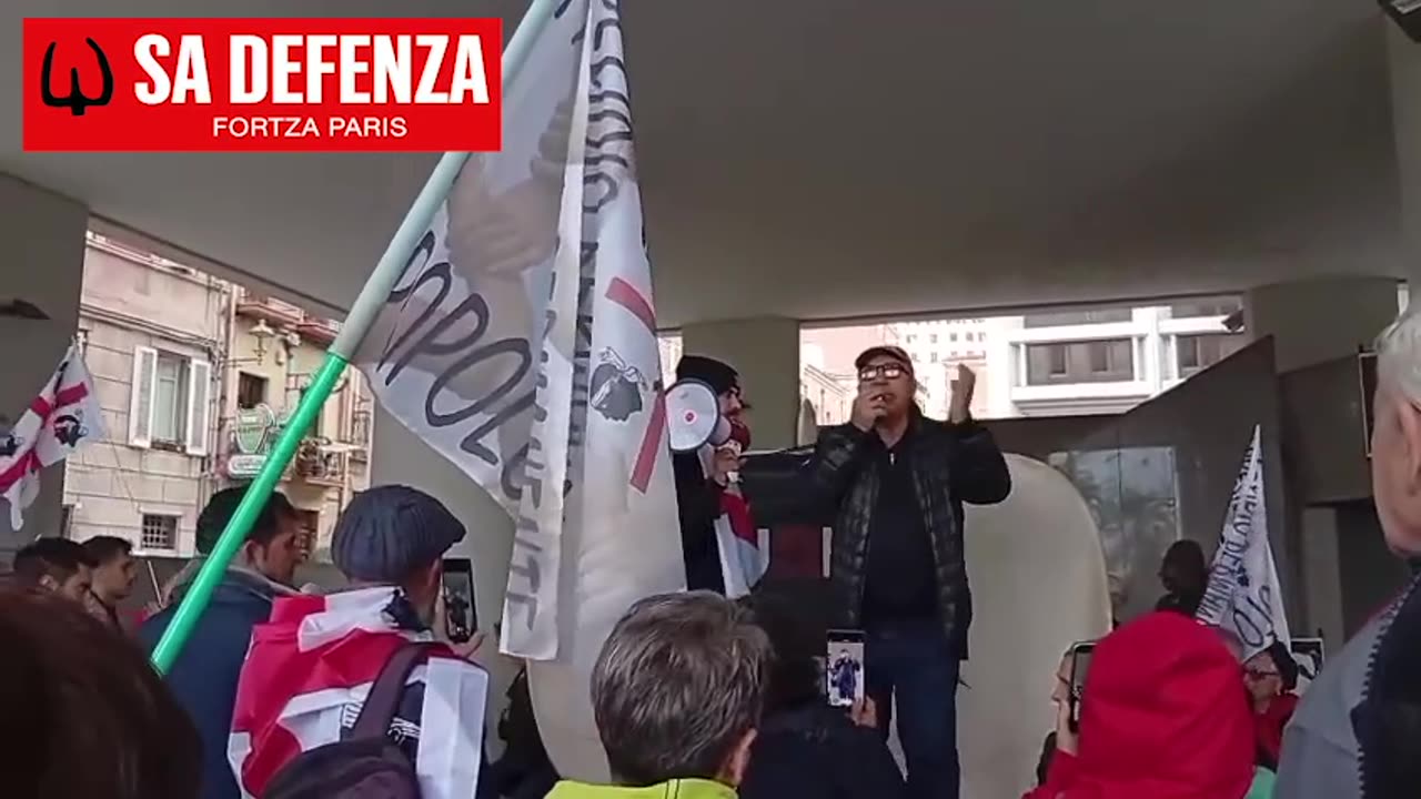 Valter di SaDefenza alla manifestazione per l’autodeterminazione contro il colonialismo