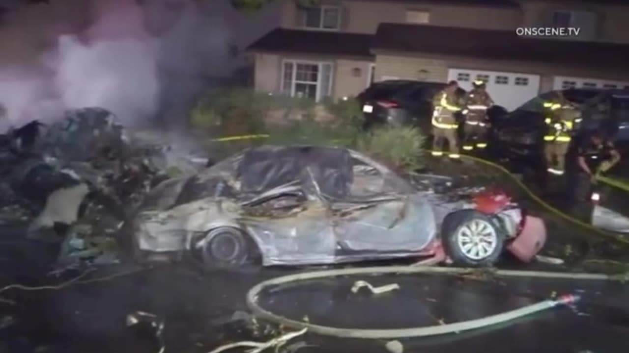 Small Plane Crashes in San Diego, Setting Homes Ablaze