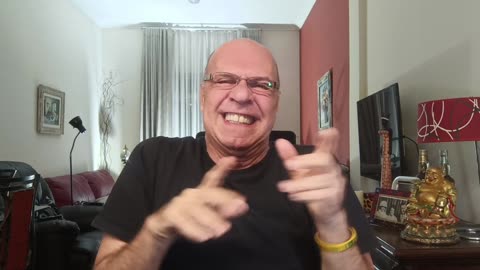 Enquanto Robert Keneddy alerta para os perigos das vacinas, Bill Gates quer vacinar mais crianças