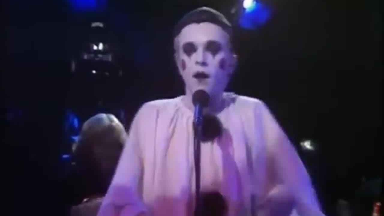 Leo Sayer - The Show Must Go On