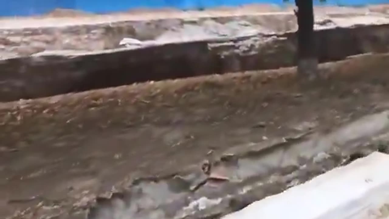 More video showing the rupture caused by the M7.7 earthquake that hit Myanmar...👀