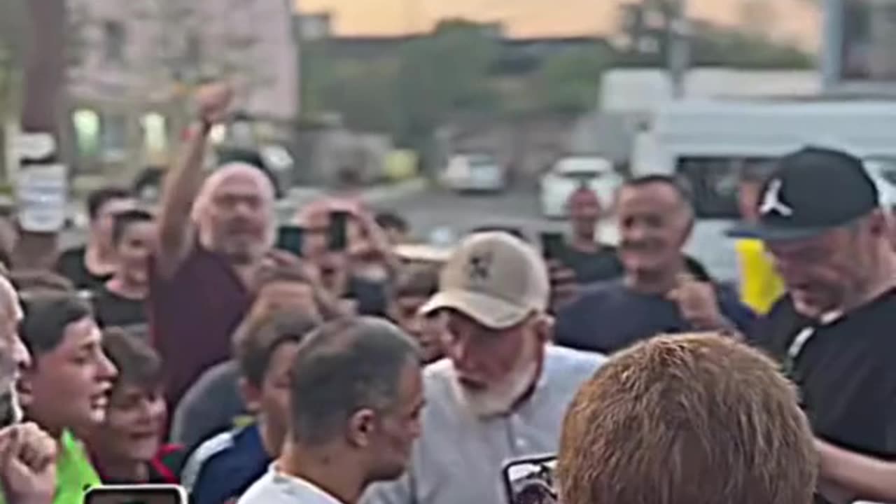 Fierce Arm Wrestling Showdown! 🔥