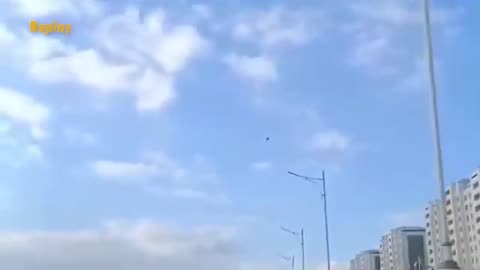 Un vaisseau spatial en forme de cigare a été vu par tout le monde à la frontière russe.