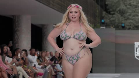 👑 PresidentNiki – Curve Model in 4K Slow-Motion Liberty & Justice 2024 | Miami Swim Week Edition