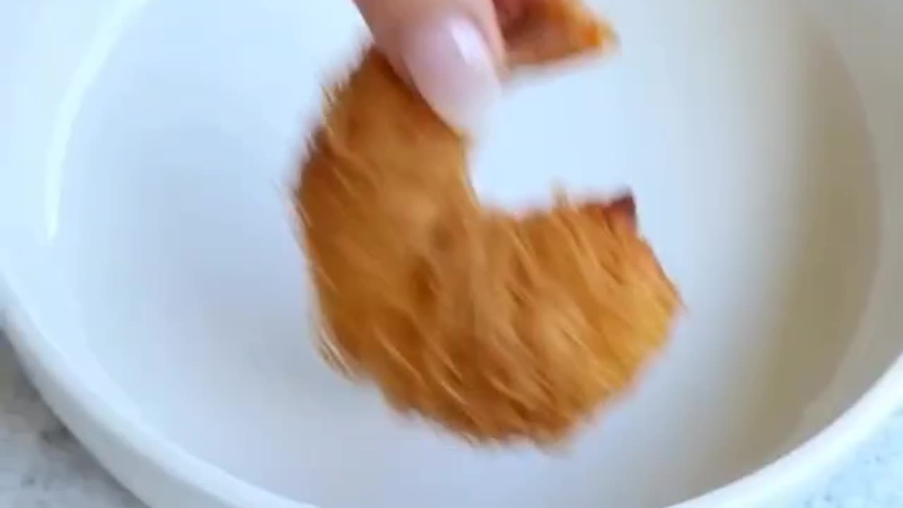 shrimp wrapped with glass noudles and then deep fry, it super crispy and delicious.