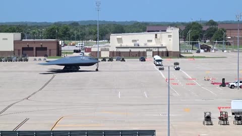 How do pilots prepare for gruelling B-2 bomber missions?