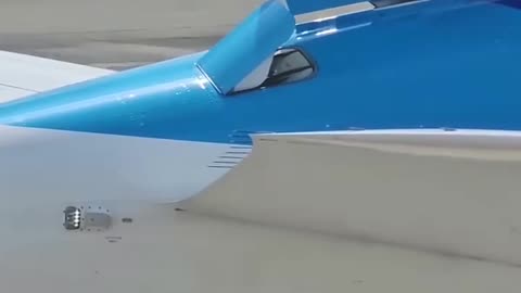 Closing the auxiliary power unit air intake after it is turned off on a Boeing 787-8 aircraft